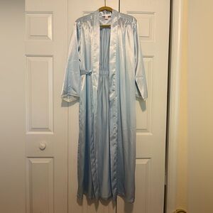 Oscar de La Renta Light Blue Satin Robe